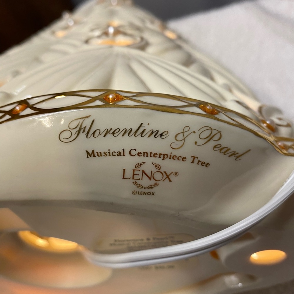 Lenox Florentine and Pearl Light-up Musical Centerpiece - Picture 4 of 7